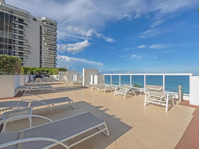 2-bedroom condo for rent in Miami Beach - 6365 Collins Ave 4106 - MondialRealty