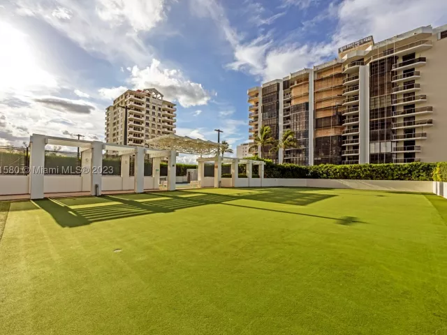 2-bedroom condo for rent in Miami Beach - 6365 Collins Ave 4106 - MondialRealty