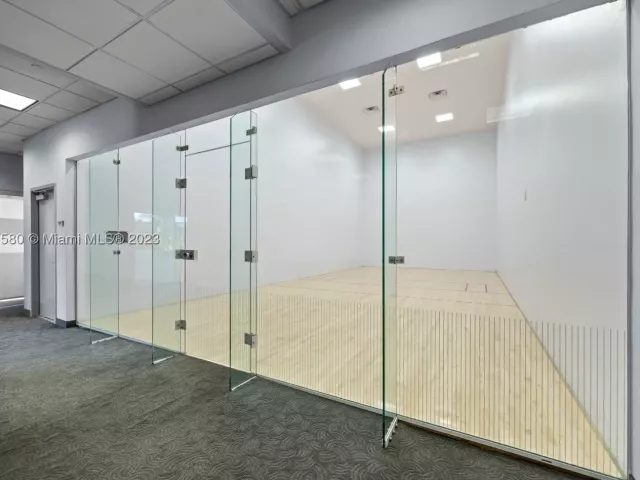 2-bedroom condo for rent in Miami Beach - 6365 Collins Ave 4106 - MondialRealty