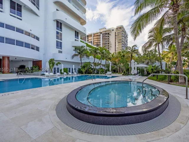 2-bedroom condo for rent in Miami Beach - 6365 Collins Ave 4106 - MondialRealty