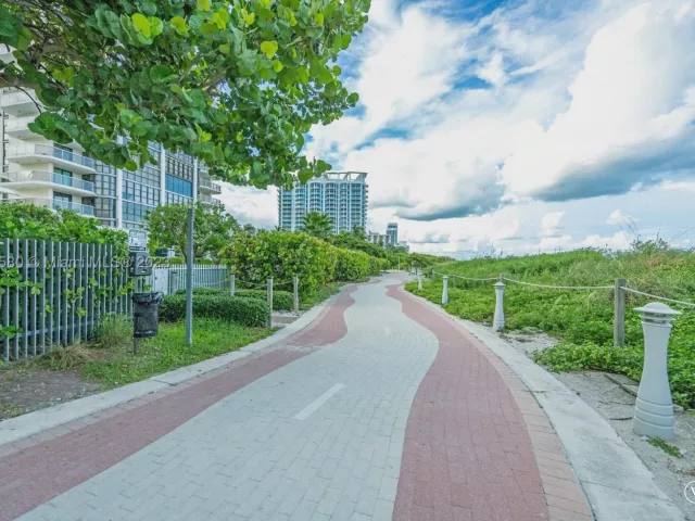 2-bedroom condo for rent in Miami Beach - 6365 Collins Ave 4106 - MondialRealty