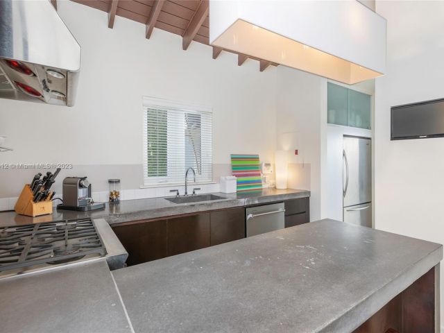 Home for sale at 729 Espanola Way - photo 4770606