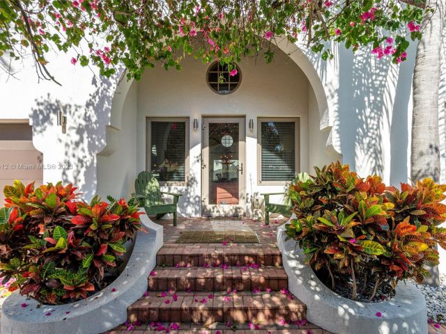 Home for sale at 729 Espanola Way - photo 4770616