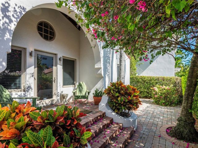 Home for sale at 729 Espanola Way - photo 4770617