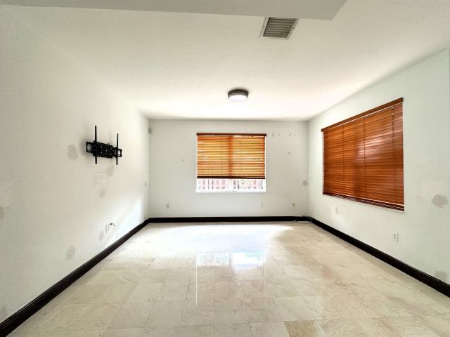 Home for rent at 7314 NW 113th Ct - photo 4787426