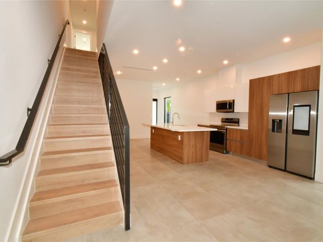 Home for sale at 1120 NE 10th Ave 1120 - photo 4790184