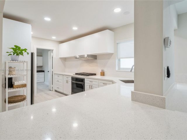 Home for sale at 819 Hollywood Blvd - photo 4780187