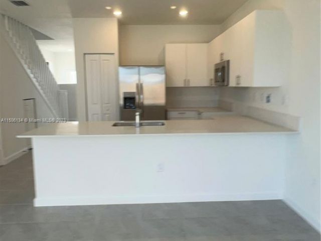Home for rent at 12725 SW 234th Ter 08/25 - photo 4797305