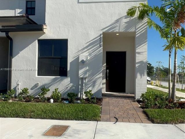 Home for rent at 12725 SW 234th Ter 08/25 - photo 4797306