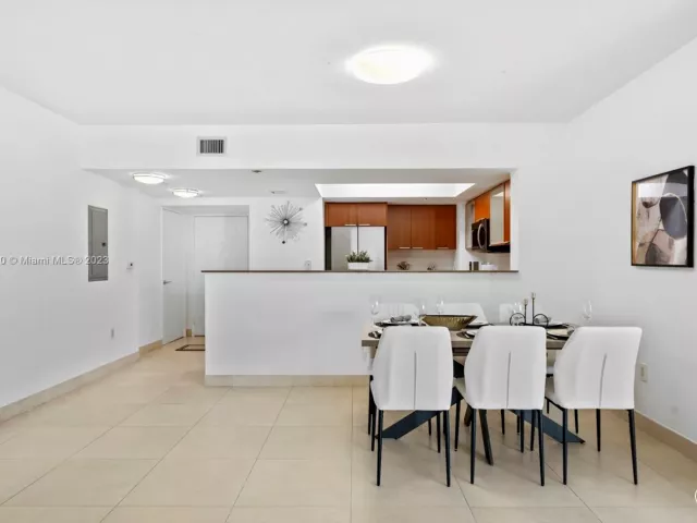 1-bedroom condo for rent in Sunny Isles Beach - 16699 Collins Ave 1710 - MondialRealty