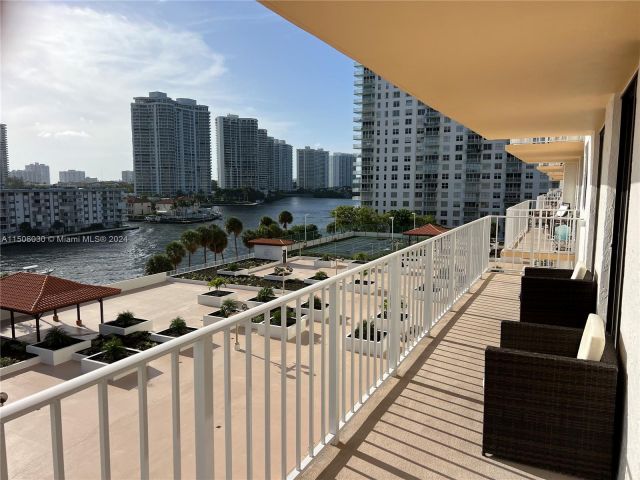 Apartment for sale  Unit #702 - photo 5515008