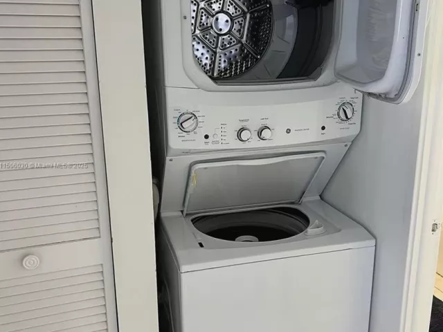 2-bedroom condo for sale in Sunny Isles Beach - 290 174th St 702 - MondialRealty