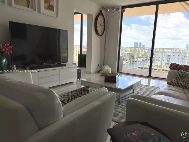 Apartment for sale  Unit #702 - photo 5515009