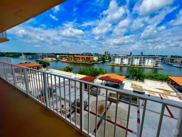 Apartment for sale  Unit #702 - photo 4799333