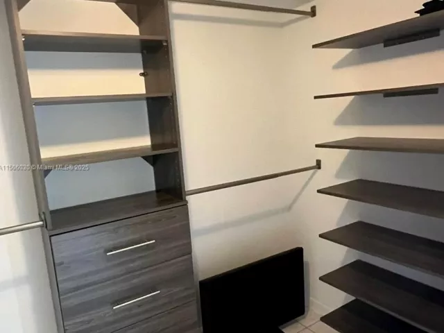 2-bedroom condo for sale in Sunny Isles Beach - 290 174th St 702 - MondialRealty