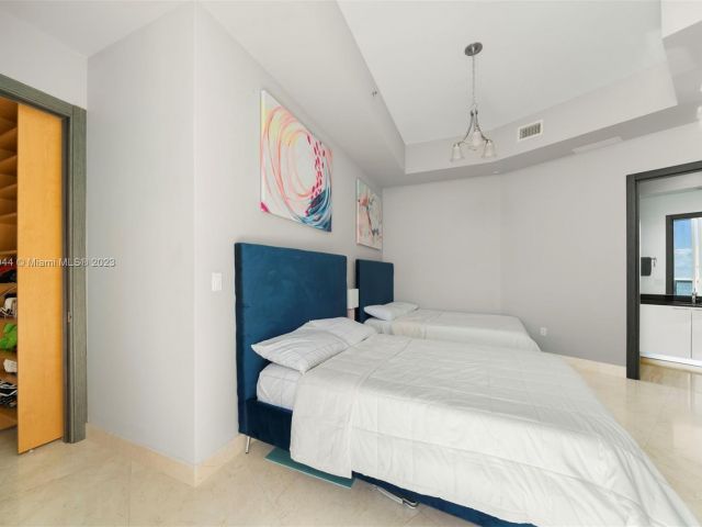 Apartment for rent  Unit #3807 - photo 4801555