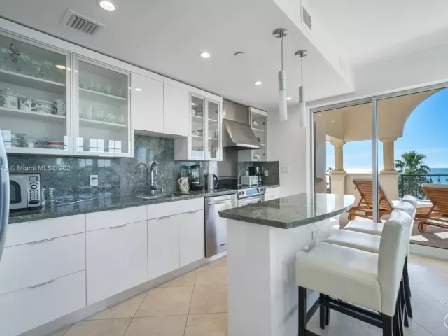 3-bedroom condo for rent in Miami Beach -  - MondialRealty