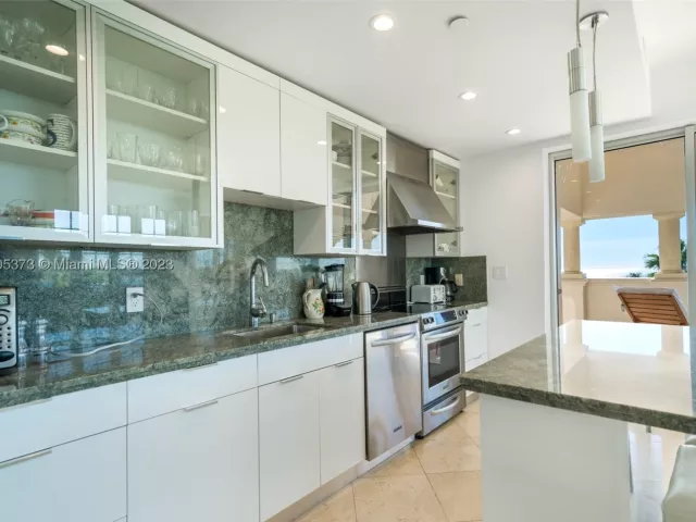 3-bedroom condo for rent in Miami Beach -  - MondialRealty