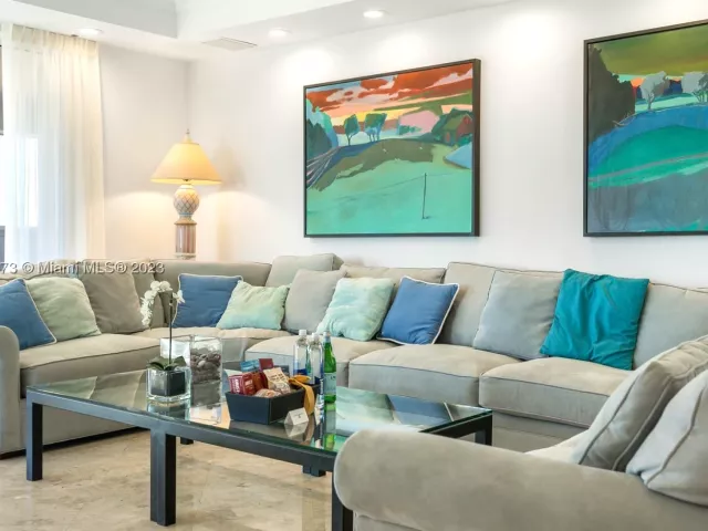 3-bedroom condo for rent in Miami Beach -  - MondialRealty