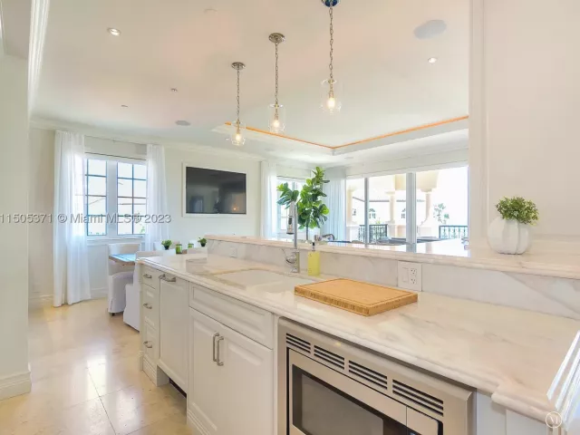3-bedroom condo for rent in Fisher Island - 19251 FISHER ISLAND DRIVE 19251 - MondialRealty