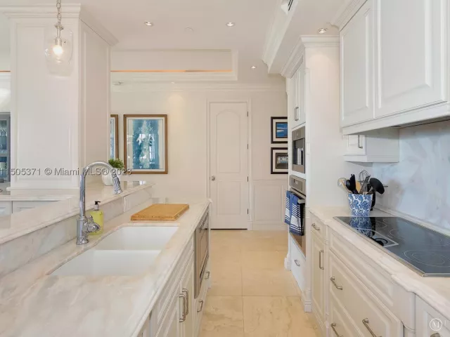 3-bedroom condo for rent in Fisher Island - 19251 FISHER ISLAND DRIVE 19251 - MondialRealty