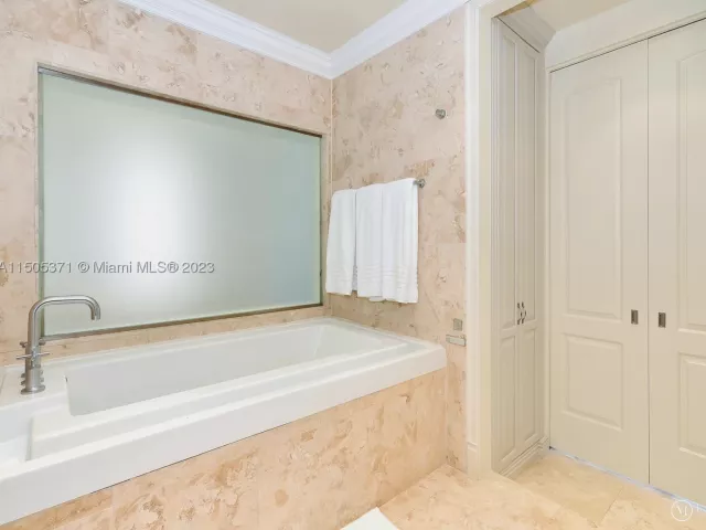 3-bedroom condo for rent in Fisher Island - 19251 FISHER ISLAND DRIVE 19251 - MondialRealty
