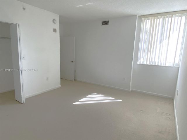 Apartment for sale  Unit #1027 - photo 4808314