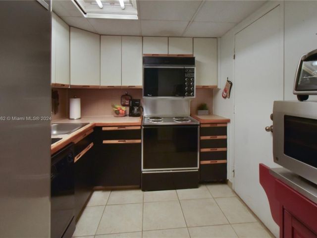 Apartment for sale  Unit #438 - photo 4808760