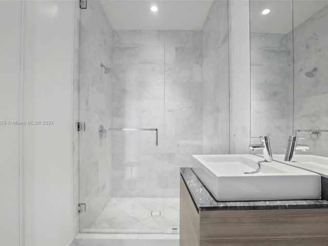 Apartment for sale  Unit #4902 - photo 7293740