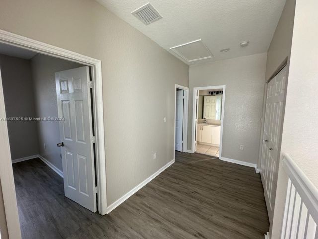 Home for rent at 3710 NE 22nd Pl 3710 - photo 5384702