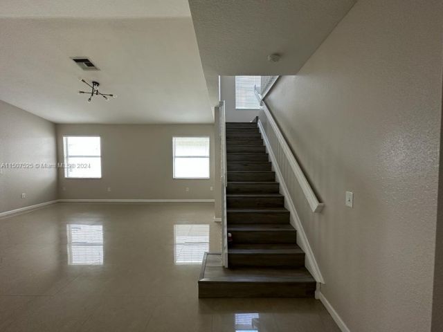 Home for rent at 3710 NE 22nd Pl 3710 - photo 5384704