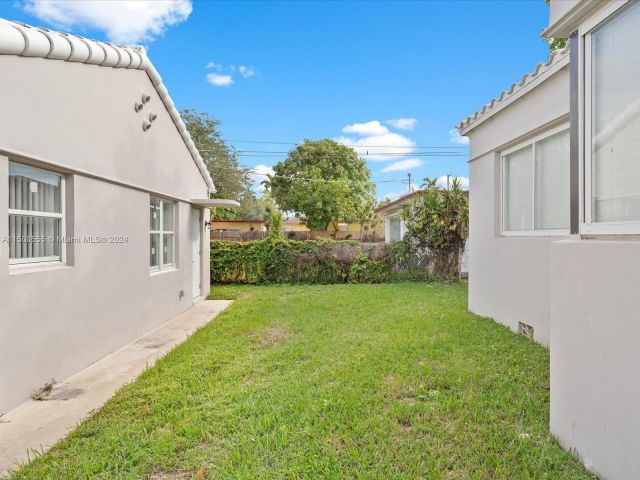 Home for sale at 1625 Hollywood Blvd - photo 4818685