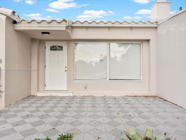 Home for sale at 1625 Hollywood Blvd - photo 4818693