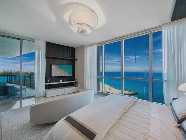 3-bedroom condo for rent in Bal Harbour - 10295 E Collins Ave 1509 - MondialRealty