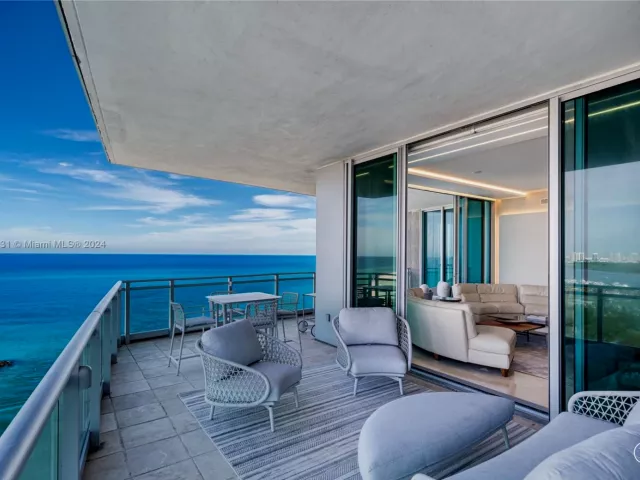 3-bedroom condo for rent in Bal Harbour - 10295 E Collins Ave 1509 - MondialRealty