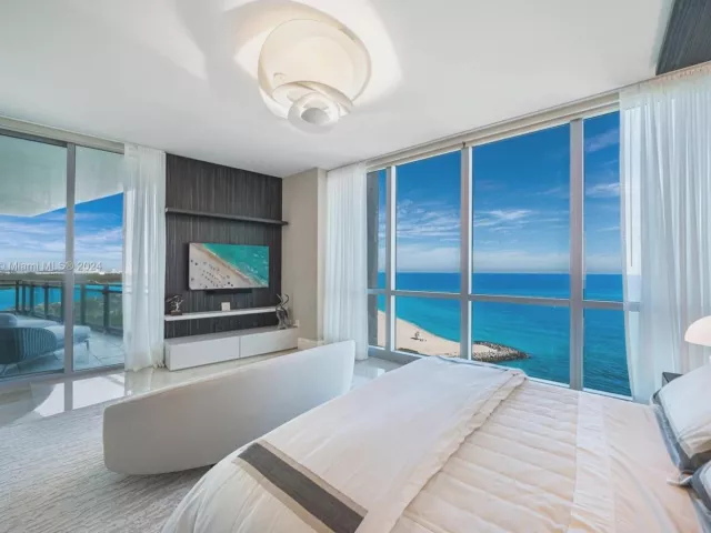 3-bedroom condo for rent in Bal Harbour - 10295 E Collins Ave 1509 - MondialRealty