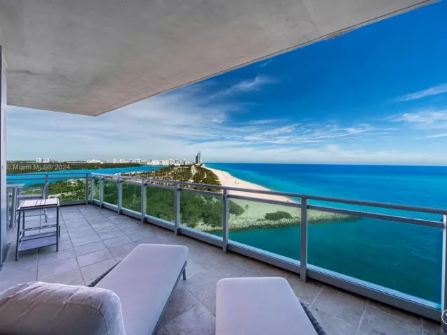 3-bedroom condo for rent in Bal Harbour - 10295 E Collins Ave 1509 - MondialRealty