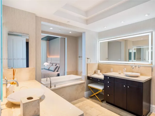 3-bedroom condo for rent in Bal Harbour - 10295 E Collins Ave 1509 - MondialRealty