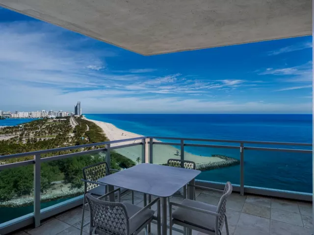 3-bedroom condo for rent in Bal Harbour - 10295 E Collins Ave 1509 - MondialRealty