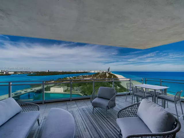 3-bedroom condo for rent in Bal Harbour - 10295 E Collins Ave 1509 - MondialRealty