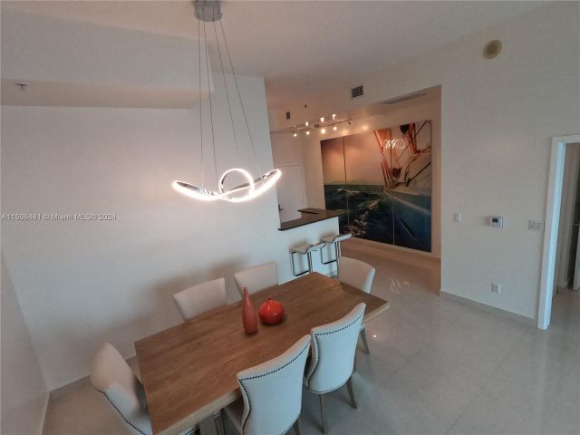 Apartment for rent  Unit #UPH 19 - photo 4839889