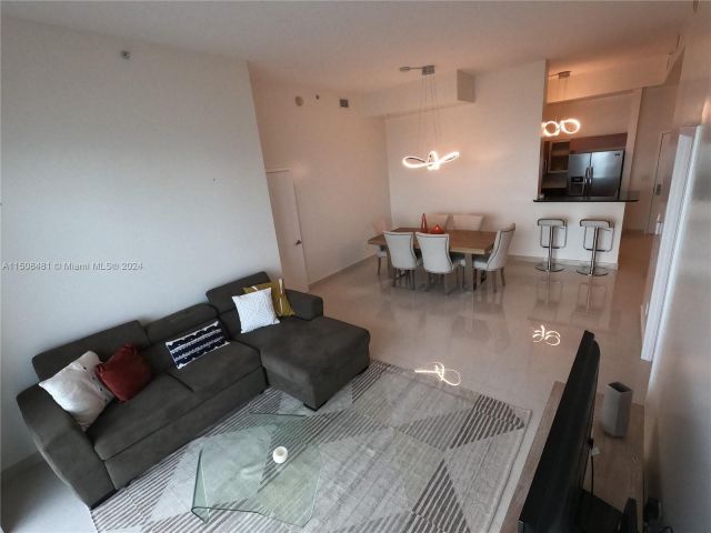 Apartment for rent  Unit #UPH 19 - photo 4839890