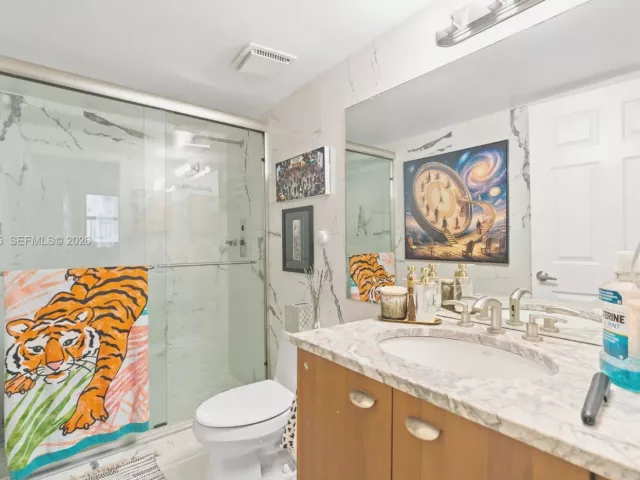 3-bedroom condo for sale in Sunny Isles Beach - 210 174th St 805 - MondialRealty