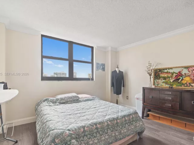 3-bedroom condo for sale in Sunny Isles Beach - 210 174th St 805 - MondialRealty