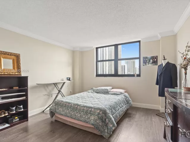 3-bedroom condo for sale in Sunny Isles Beach - 210 174th St 805 - MondialRealty