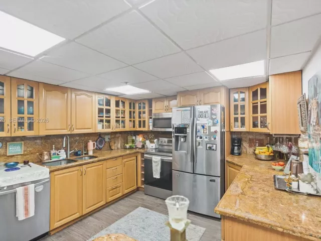 3-bedroom condo for sale in Sunny Isles Beach - 210 174th St 805 - MondialRealty