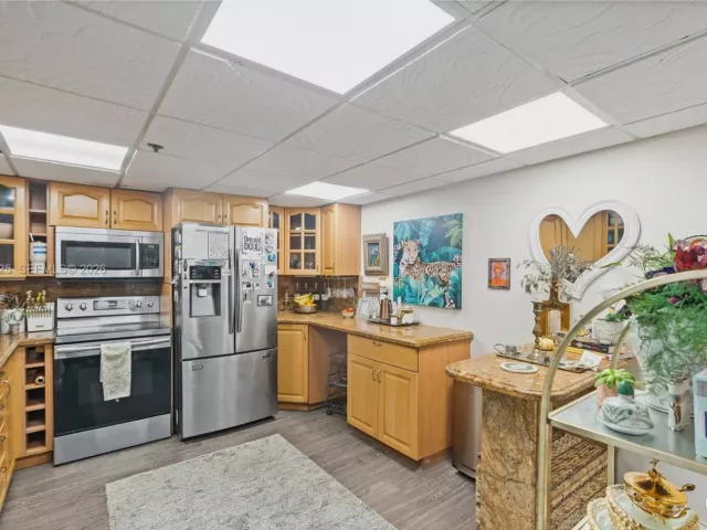 3-bedroom condo for sale in Sunny Isles Beach - 210 174th St 805 - MondialRealty