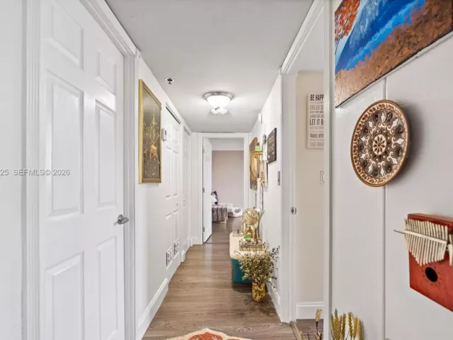 3-bedroom condo for sale in Sunny Isles Beach - 210 174th St 805 - MondialRealty