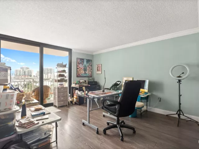 3-bedroom condo for sale in Sunny Isles Beach - 210 174th St 805 - MondialRealty