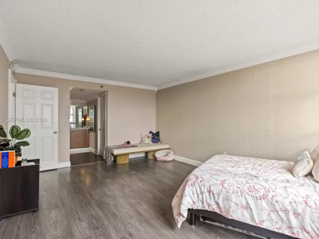 3-bedroom condo for sale in Sunny Isles Beach - 210 174th St 805 - MondialRealty